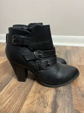Women's Black Buckle Ankle Booties - Stylish Heeled Boots
